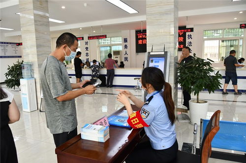 常德交警四大队设立咨询引导台，贴心服务群众与游客