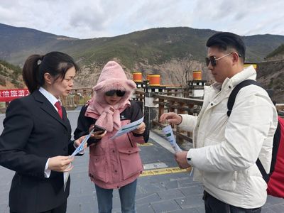 普法宣传进景区 文明旅游“法”相随——五一旅游咨询服务特辑